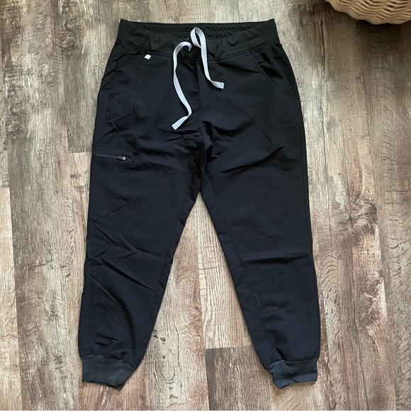 FIGS Scrubs Set - Black - Picture 3 of 5